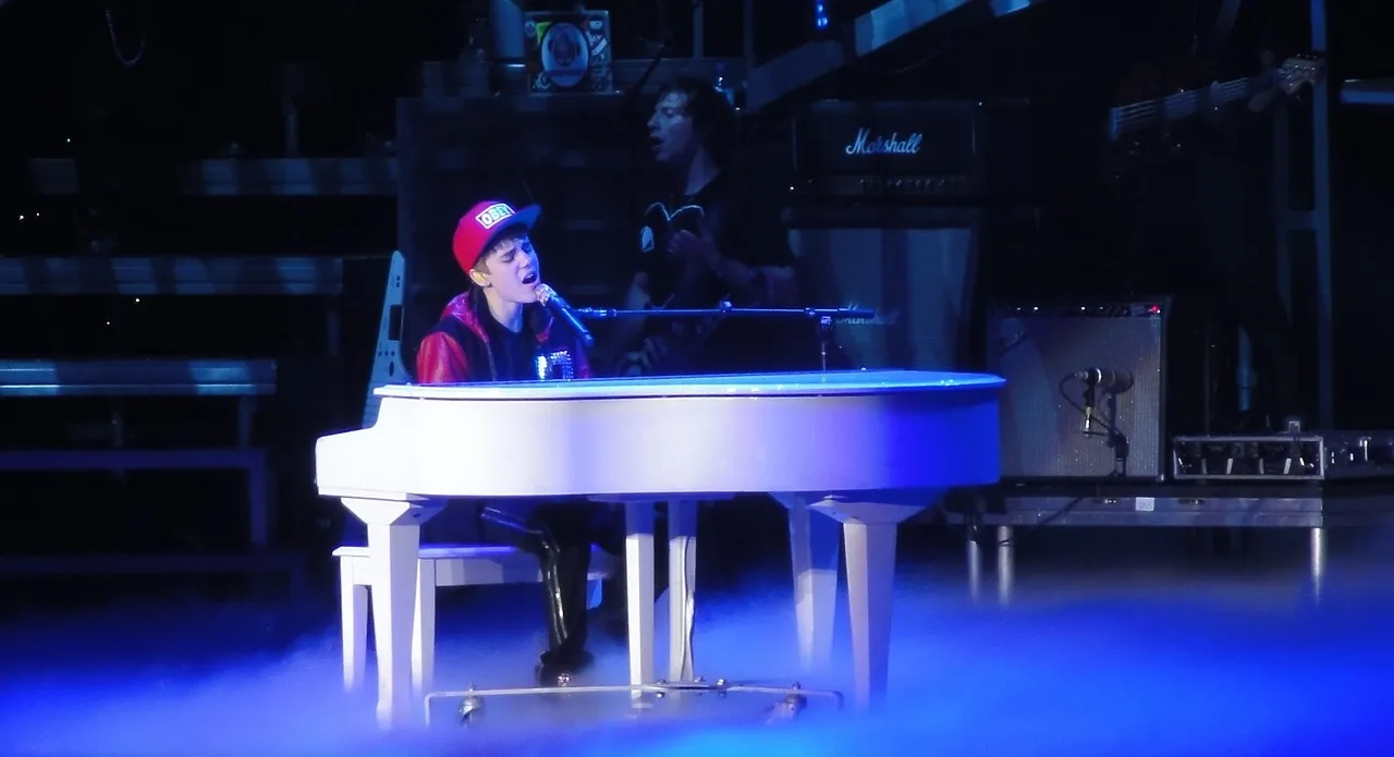 justin bieber, singer, entertainer, concert, entertainment, music, known, famous, celebrity, singing, stage, blue music, blue concert, blue celebrate, justin bieber, justin bieber, justin bieber, justin bieber, justin bieber. Atlantic Canadian celebrities from Halifax to St. John's your US quiz never asks