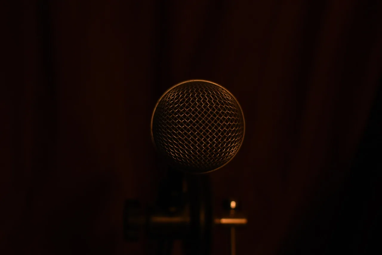 microphone, darkness, dream, karaoke, microphone, karaoke, karaoke, karaoke, karaoke, karaoke. Canadian Celebrity Obituaries in US Quiz Nights: Which Deaths Get Asked
