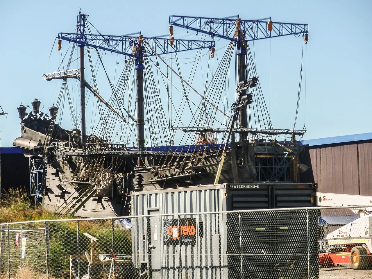 galleon, ship, boat, pirate, model, film set, pirates of the caribbean, acting, cinema. Hollywood North trivia compared with Ontario sets, what BC questions get wrong